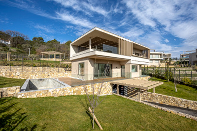 French property for sale in Mougins, Alpes-Maritimes - €2,390,000 - photo 2