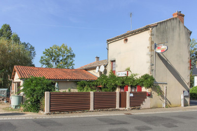 Maison à vendre à Gourgé, Deux-Sèvres, Poitou-Charentes, avec Leggett Immobilier