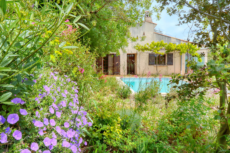 Propriété à vendre à Saint-Saturnin-lès-Apt, Vaucluse - 445 000 €
