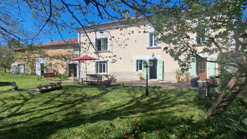 Propriété à vendre à Sainte-Croix-de-Mareuil, Dordogne - 246 100 €