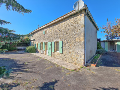 Maison à vendre à Alloue, Charente, Poitou-Charentes, avec Leggett Immobilier