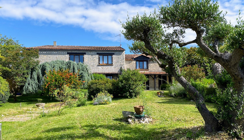 Maison à vendre à Cellefrouin, Charente - 267.500 € - photo 1