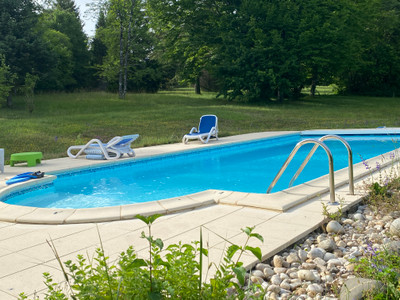 Maison de Maître de 1860 et sa dépendance avec 3 hectares de parc avec piscine à Trélissac, à 5 mn  Périgueux.