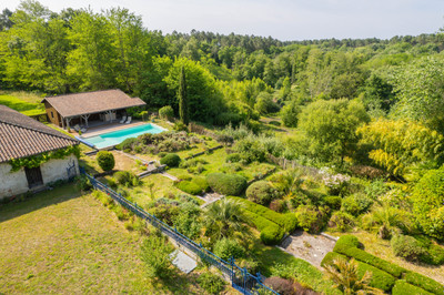 Superb property on the edge of a forest with a large manor house set in 2.7ha of land (1h from Biscarosse)