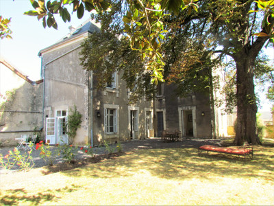 Maison à vendre à Usson-du-Poitou, Vienne, Poitou-Charentes, avec Leggett Immobilier