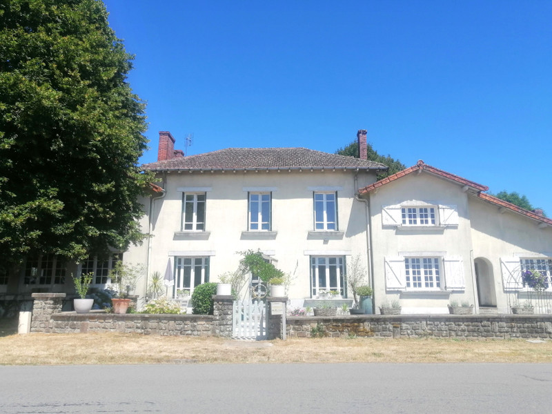 Maison à vendre à Saint-Mathieu, Haute-Vienne - 246.000 € - photo 1