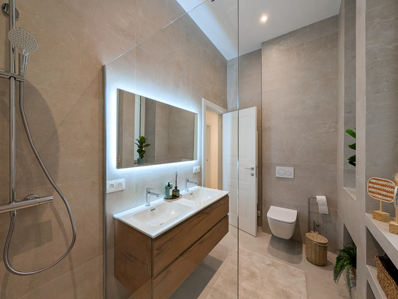 French property for sale in Nice, Alpes-Maritimes - €990,000 - photo 9
