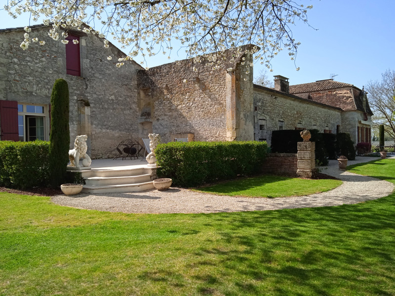 French property for sale in Bergerac, Dordogne - &#8364;1,420,500 - photo 4