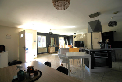 French property for sale in L'Isle-d'Espagnac, Charente - €227,900 - photo 2