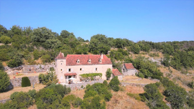 Superb renovated property - house and outbuilding- + barn with breathtaking views, in unspoilt surroundings