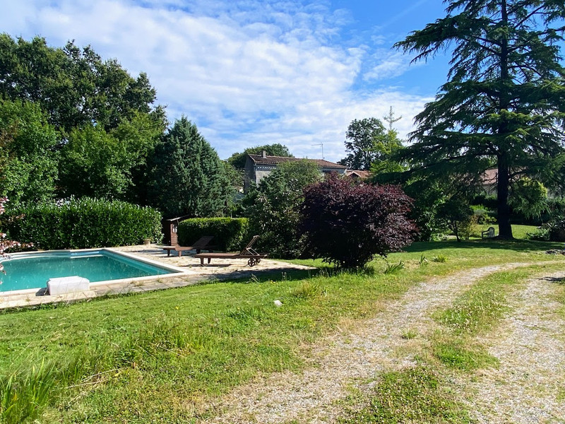 French property for sale in Cellefrouin, Charente - €267,500 - photo 2