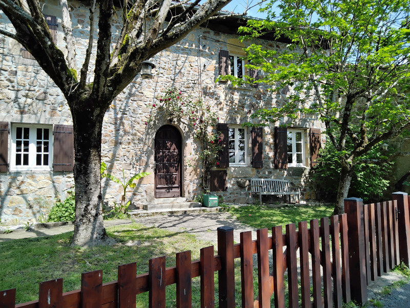 Maison à vendre à Lésignac-Durand, Charente - 310.300 € - photo 1