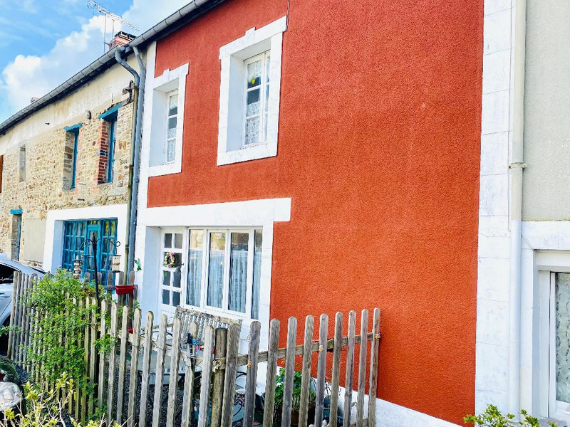 Maison à vendre à Cametours, Manche - 89.900 € - photo 1