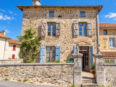 Maison à vendre à Pressignac, Charente, Poitou-Charentes, avec Leggett Immobilier