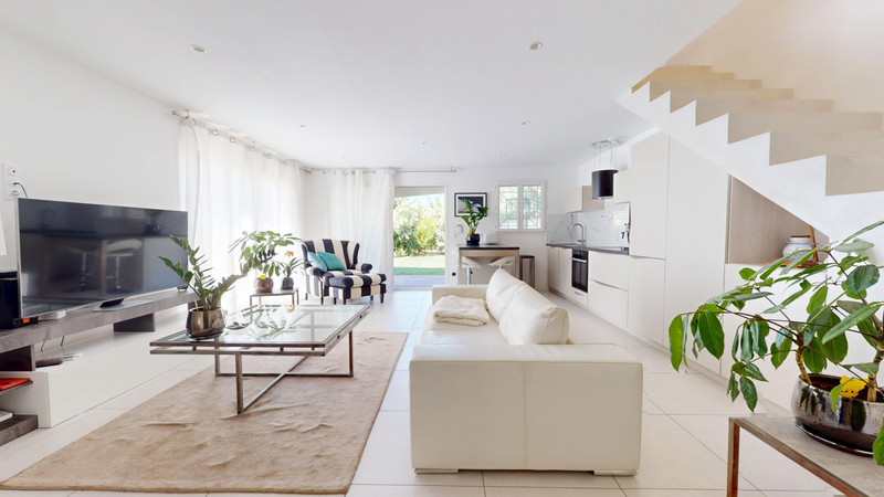 French property for sale in Sanary-sur-Mer, Var - €745,000 - photo 4