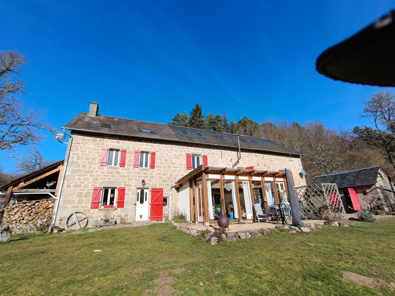 Maison à vendre à Crocq, Creuse - 350 000 € - photo 1