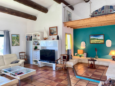 French property for sale in Pierrevert, Alpes-de-Haute-Provence - €599,000 - photo 1