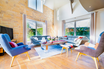 Rare for this area: Spacious architect house with heated swimming pool.