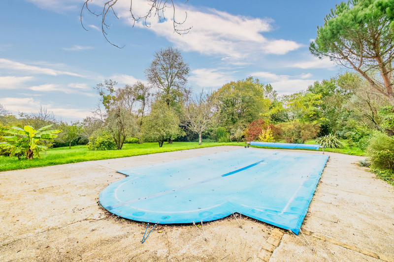 French property for sale in Saint-Germain-du-Seudre, Charente-Maritime - €616,069 - photo 11
