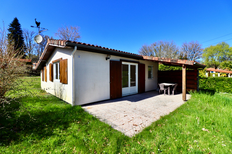Maison à vendre à Écuras, Charente - 88.000 € - photo 1