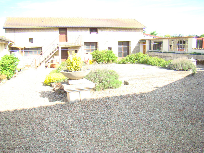 House in ChâteauGarnier Vienne Traditional village property with 4