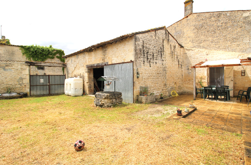 French property for sale in Néré, Charente-Maritime - €105,000 - photo 8