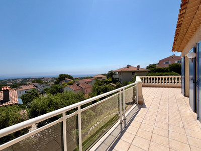 French property for sale in Fréjus, Var - €1,100,000 - photo 2