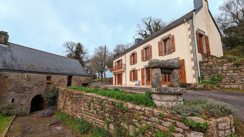 French property for sale in Ploërdut, Morbihan - €625,400 - photo 2