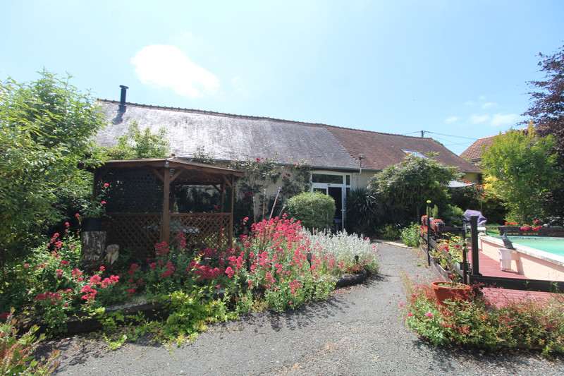 French property for sale in Senillé-Saint-Sauveur, Vienne - €327,000 - photo 2
