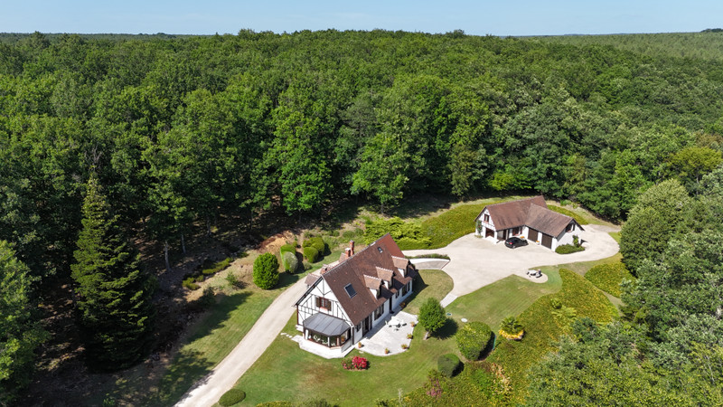 Propriété à vendre à Saint-Médard, Indre - 1 200 000 €