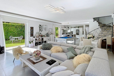 French property for sale in Valbonne, Alpes-Maritimes - €1,350,000 - photo 2