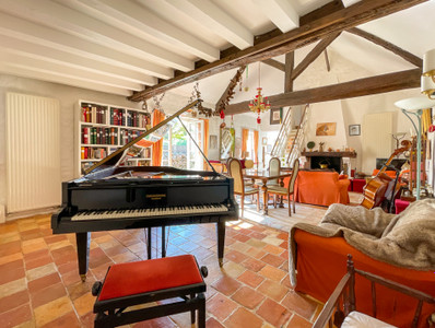 French property for sale in Villette, Yvelines - €349,000 - photo 1