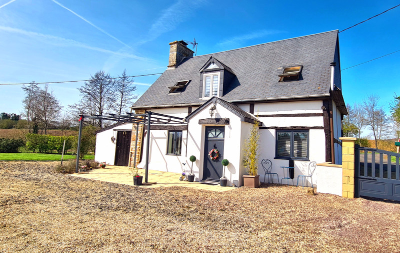 French property for sale in Isigny-le-Buat, Manche - €120,800 - photo 0