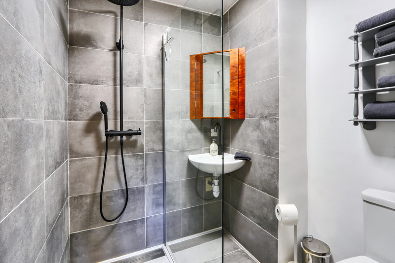 French property for sale in Apt, Vaucluse - €230,000 - photo 6