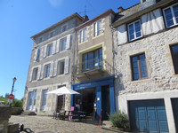 Maison à vendre à Confolens, Charente - 365.000 € - photo 1