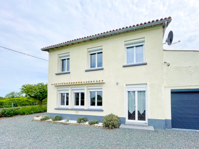 Maison à vendre à Lhoumois, Deux-Sèvres, Poitou-Charentes, avec Leggett Immobilier
