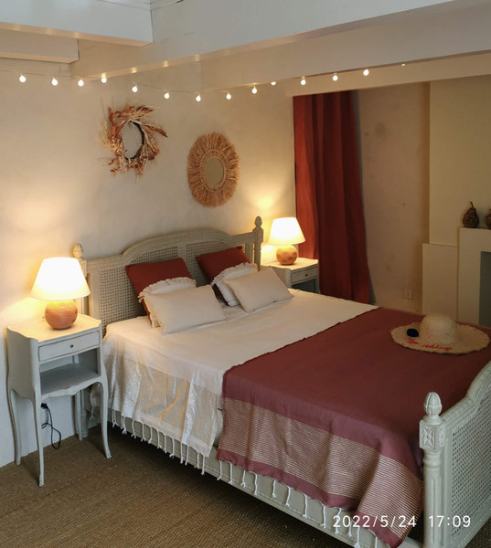 French property for sale in Lacoste, Vaucluse - €1,350,000 - photo 9