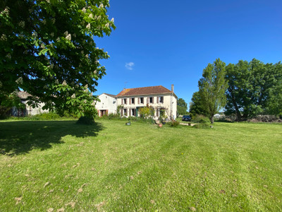 Maison à vendre à Nieul-le-Virouil, Charente-Maritime, Poitou-Charentes, avec Leggett Immobilier