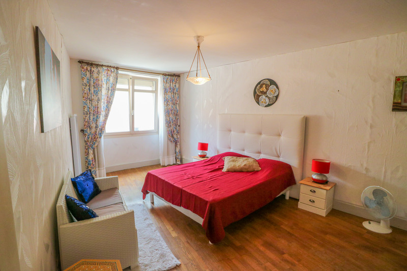 House for sale in La Trimouille Vienne Attractive 4 bedroomed house
