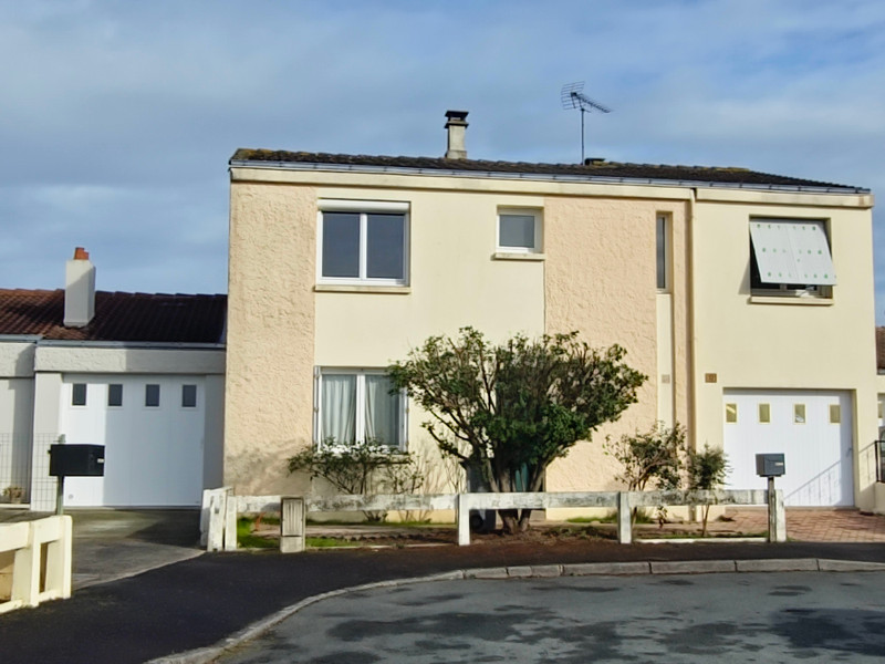 French property for sale in La Roche-sur-Yon, Vendée - €249,000 - photo 0
