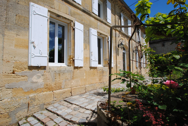 House in SaintÉmilion Gironde Lovely stone house. Master suite on