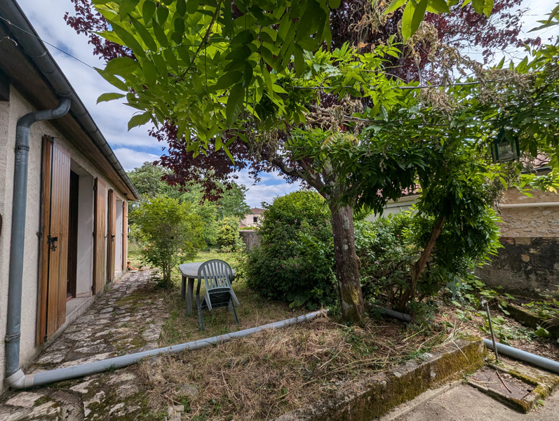 French property for sale in Angoulême, Charente - €150,500 - photo 1