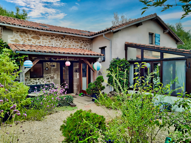 Maison à vendre à Pressignac, Charente - 189 000 € - photo 1
