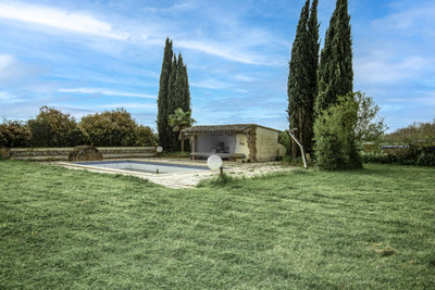 Renovated former Toulouse farmhouse, 295 m² of living space, 8,500 m² of land, swimming pool. 30 km south of T