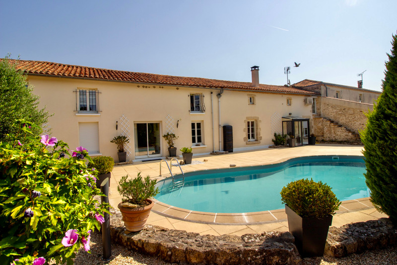 French property for sale in Marnes, Deux-Sèvres - €275,000 - photo 0