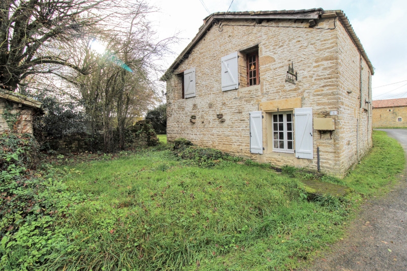 French property for sale in Chey, Deux-Sèvres - &#8364;56,600 - photo 2