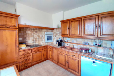French property for sale in Apt, Vaucluse - €750,000 - photo 3