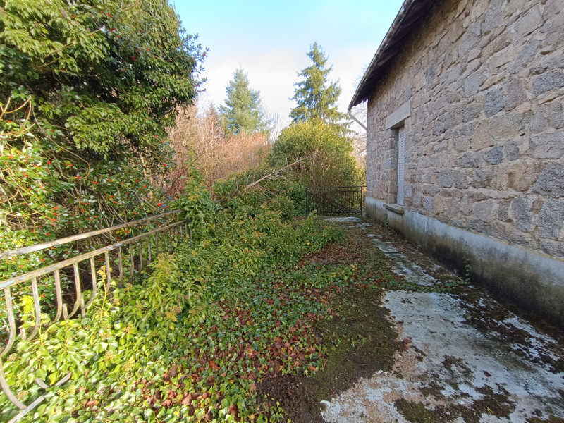 French property for sale in Auzances, Creuse - €49,900 - photo 1