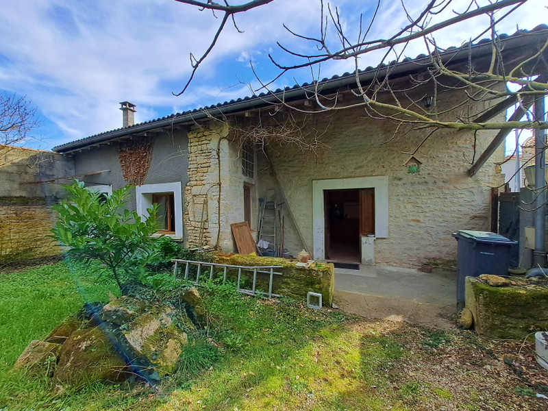 French property for sale in Longré, Charente - €71,500 - photo 7