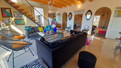 Stunning architect designed property, 5 bedrooms, living space 320m², views, gardens, pool, garage + atelier.